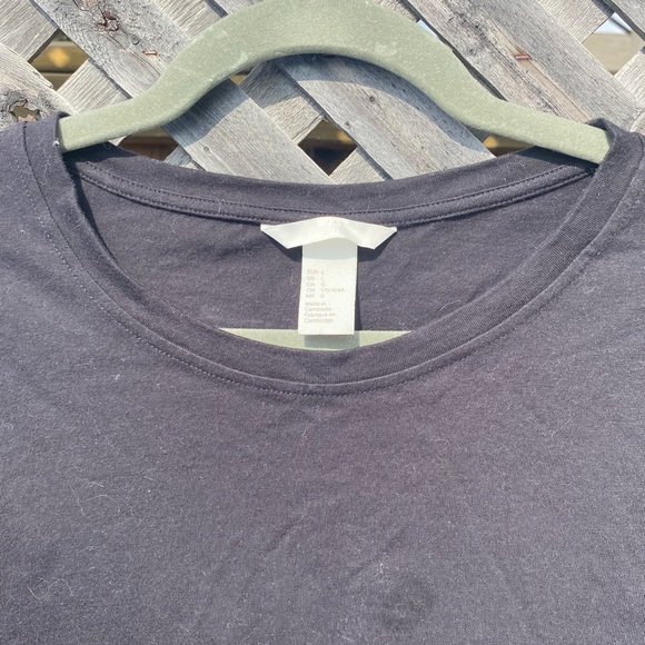 H&M - Black Cotton T-Shirt w/ruffle sleeves - Picture 4 of 8